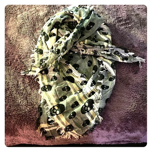 HotTopic Plaid and Skull Large Triangle Scarf - Picture 1 of 1